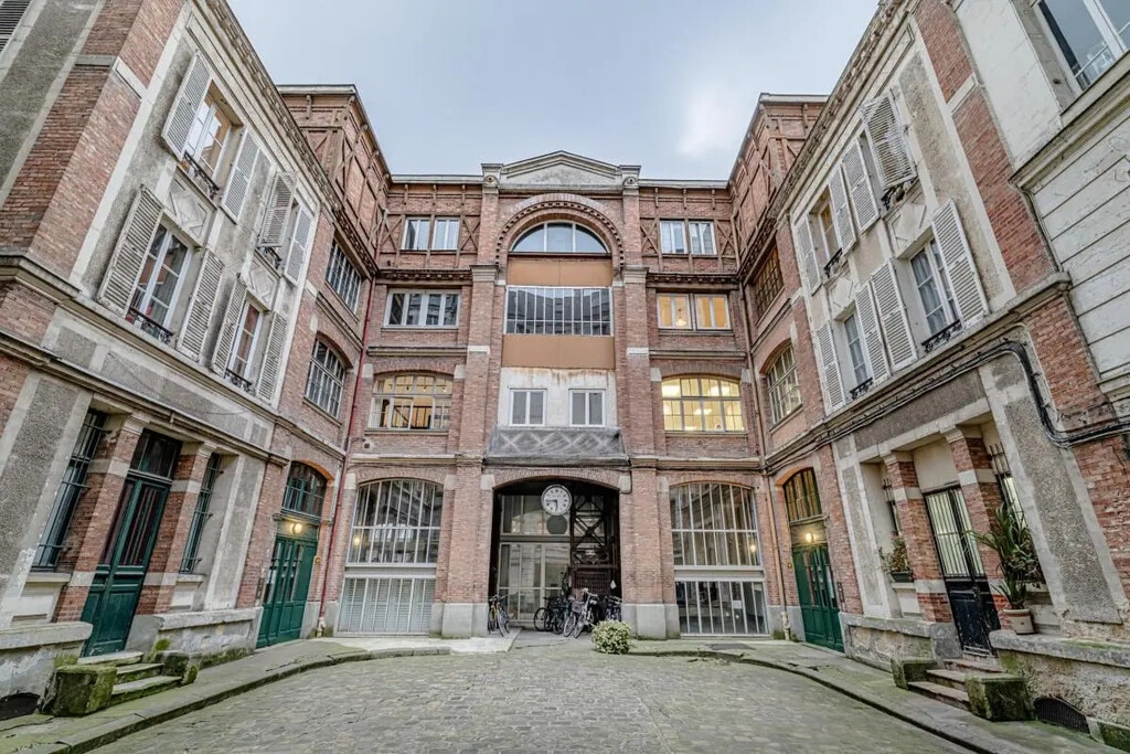 Location Bureaux 198 m² - Photo 1