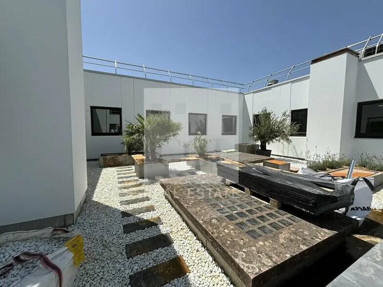 1 Rue Des Vergers, Limonest to rent - Building Photo - Image 2 of 17