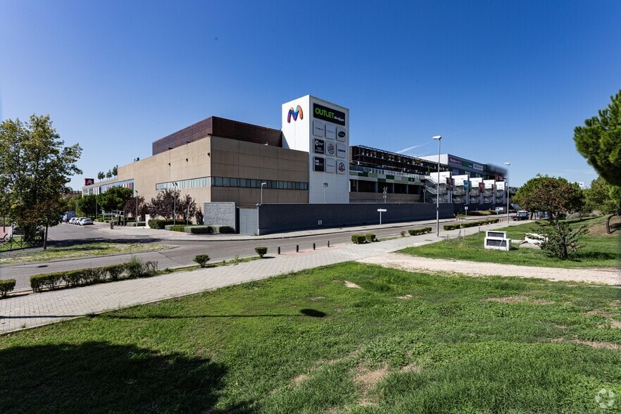 Retail in Leganés, Madrid to rent - Building Photo - Image 2 of 3