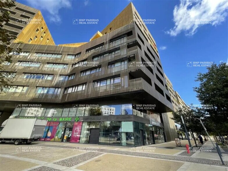 Retail in Montpellier to rent - Primary Photo - Image 2 of 17