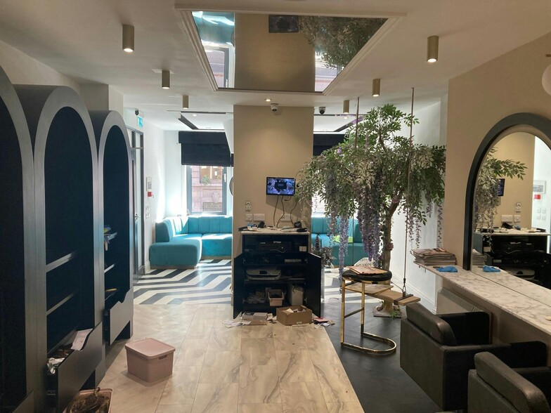 18 East Para, Leeds to rent - Building Photo - Image 3 of 4