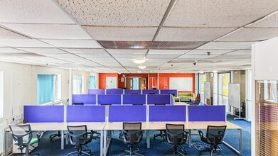 Lowercroft Rd, Bury to rent Interior Photo- Image 2 of 42