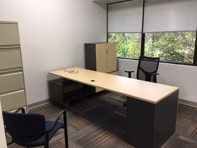 I-91 Corridor EXIT 21, Middletown, CT to rent Interior Photo- Image 1 of 7