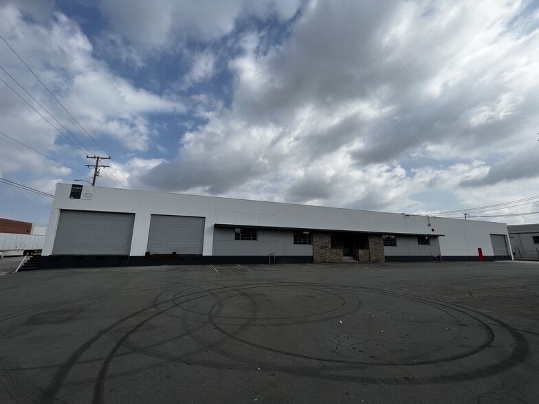 2836-2838 S Vail Ave, Commerce, CA for rent - Building Photo - Image 1 of 6