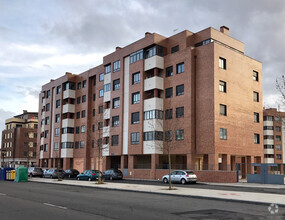 Avenida de la Juventud, 26, Ávila, Ávila for sale Primary Photo- Image 1 of 3