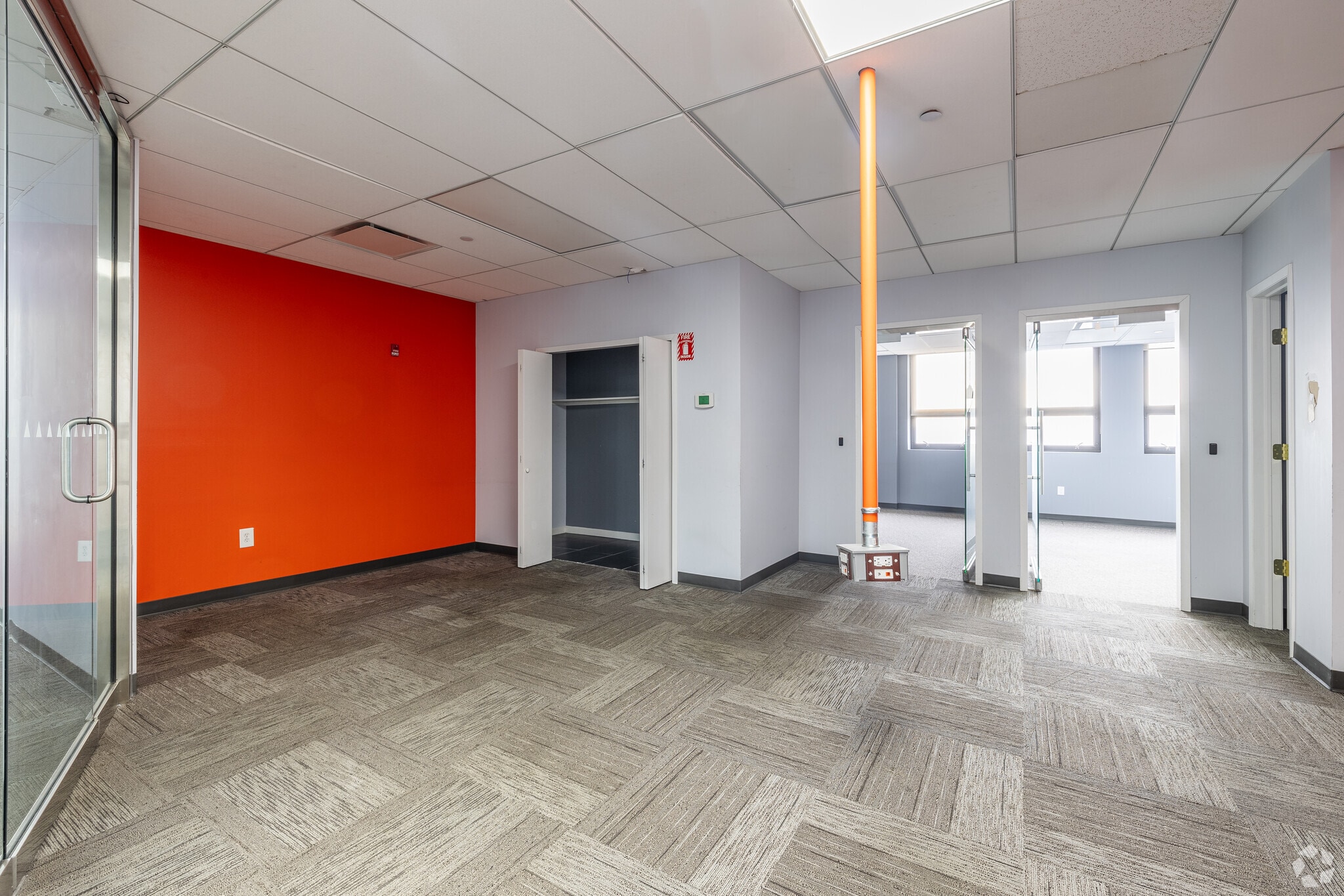 33-24 Northern Blvd, Long Island City, NY to rent Interior Photo- Image 1 of 10