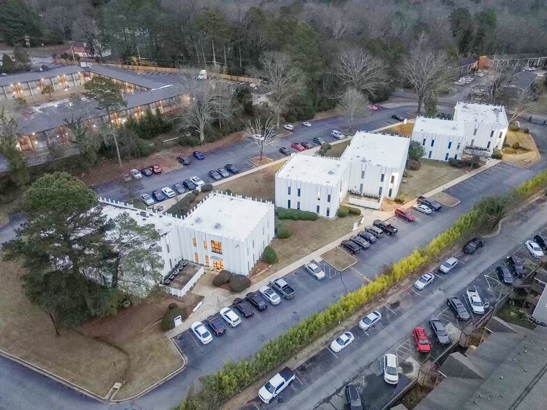 2500 W Broad St, Athens, GA to rent - Building Photo - Image 1 of 4