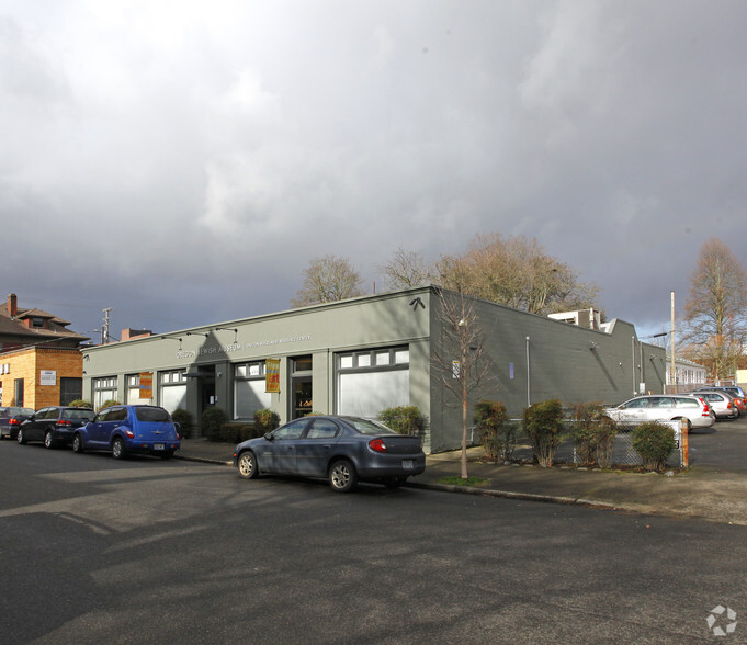 1953 NW Kearney St, Portland, OR for rent - Building Photo - Image 1 of 4