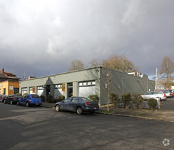 1953 NW Kearney St, Portland, OR for rent Building Photo- Image 1 of 5