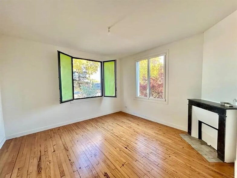 50 Route De Paris, Fenouillet to rent - Interior Photo - Image 1 of 21