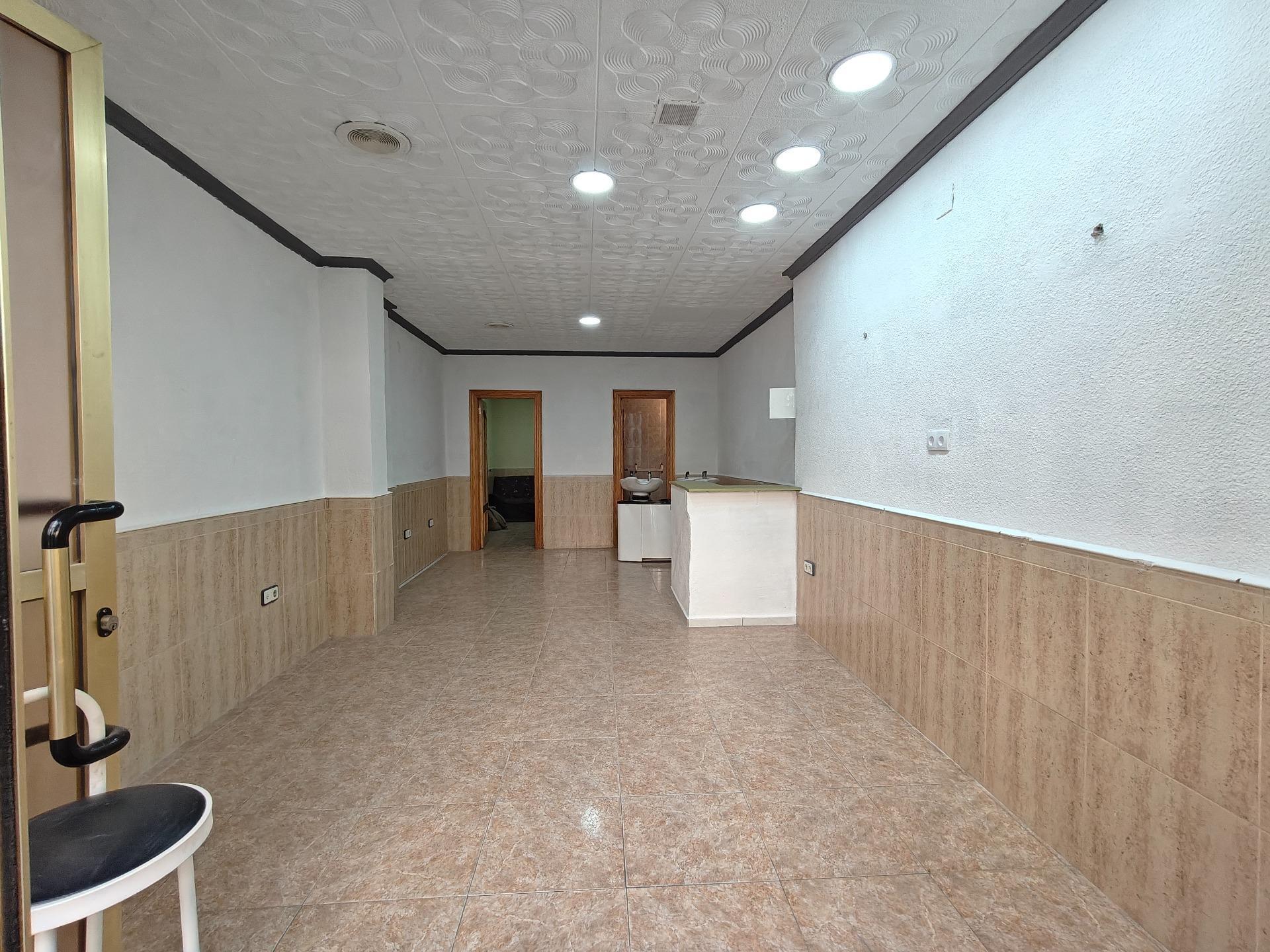 Retail in Torrent, Valencia to rent Interior Photo- Image 1 of 9