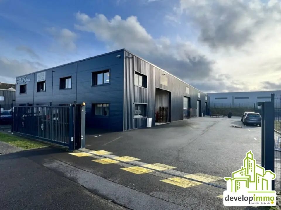 Location Local d'activités 150 m² - Photo 1