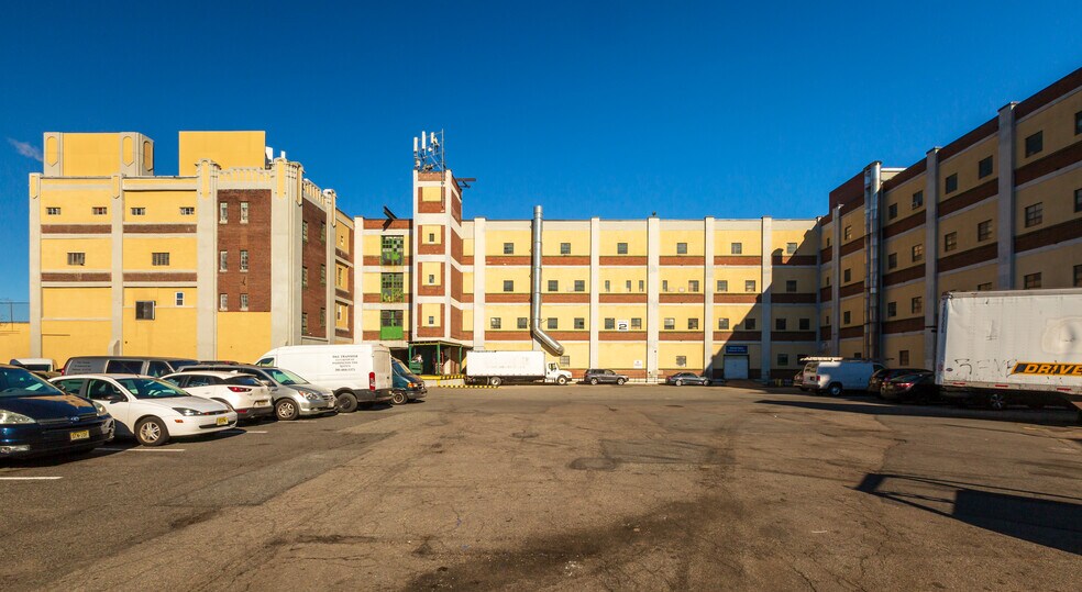 239 Lindbergh Pl, Paterson, NJ to rent - Building Photo - Image 3 of 15