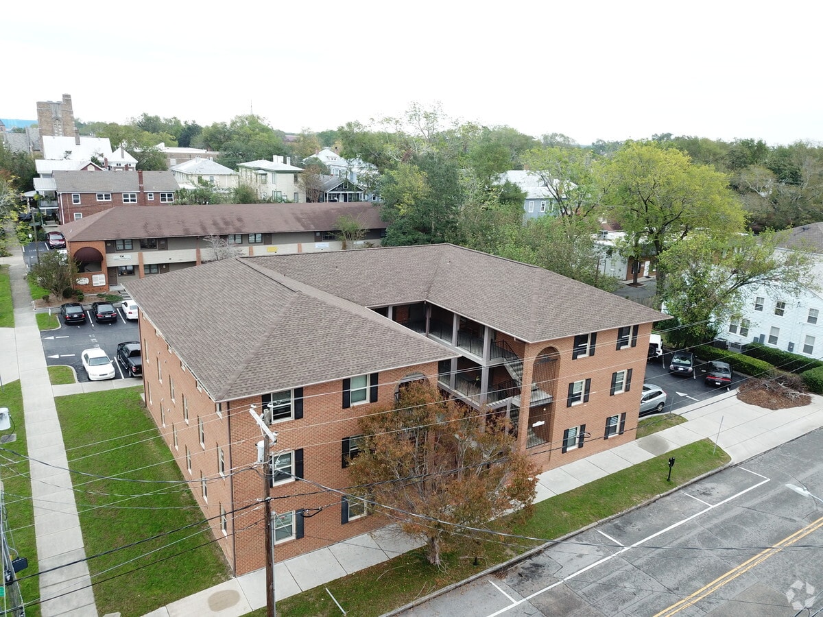 401 Chestnut St, Wilmington 28401 UK