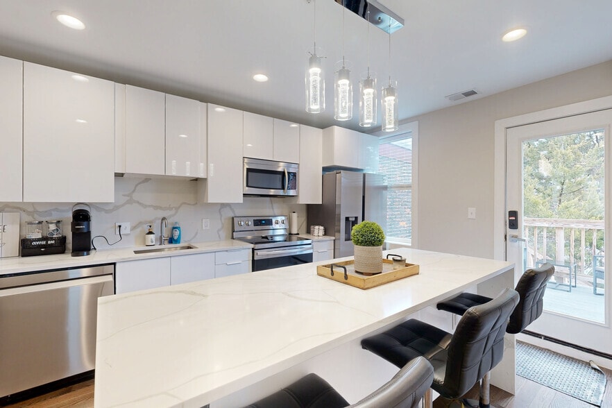 1414 Pennsylvania Ave SE, Washington, DC for sale - Primary Photo - Image 1 of 33