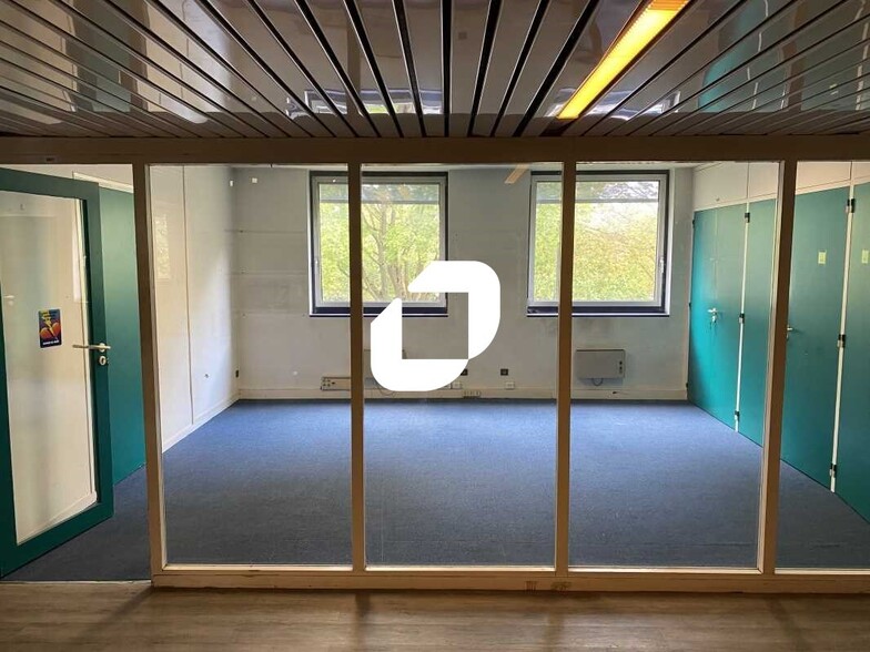 Office in Cergy to rent - Interior Photo - Image 2 of 5