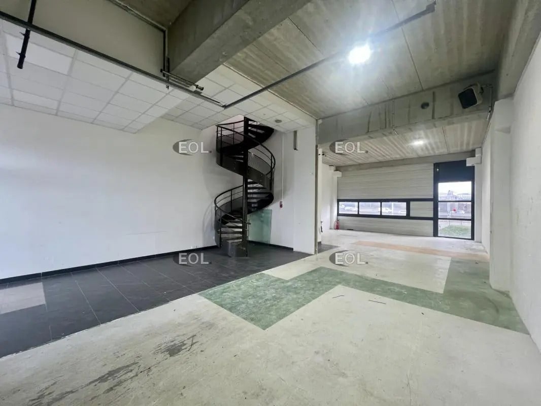 Light Industrial in Saint-Denis to rent Interior Photo- Image 1 of 13