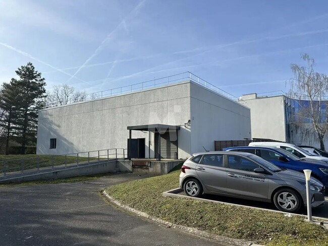 Location Local d'activités 273 m²