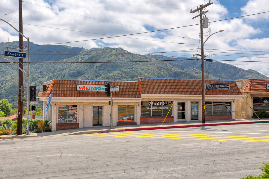 3600-3604 Foothill Blvd, La Crescenta, CA for rent - Primary Photo - Image 1 of 6