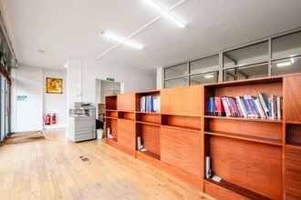11-23 Downham Rd, London to rent Interior Photo- Image 1 of 11