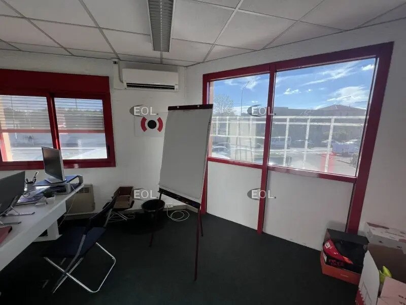 Light Industrial in Vénissieux to rent Interior Photo- Image 1 of 14