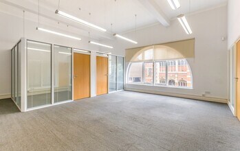 High St, Chesham to rent Interior Photo- Image 2 of 2