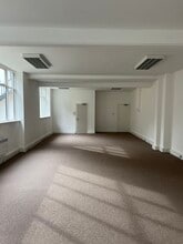 Queenstown Rd, London to rent Interior Photo- Image 2 of 3