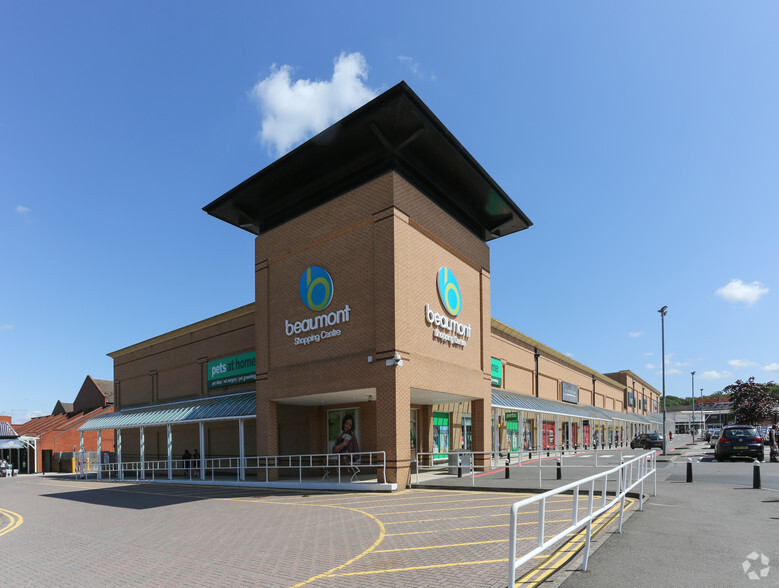 Beaumont Shopping Centre portfolio of 5 properties for sale on LoopNet.co.uk - Building Photo - Image 2 of 5