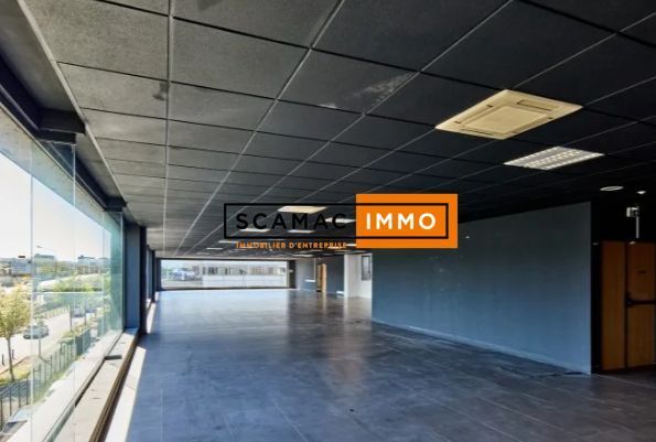 Office in Nanterre to rent Building Photo- Image 1 of 7