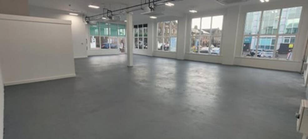 Scrubs Ln, London to rent - Building Photo - Image 3 of 5