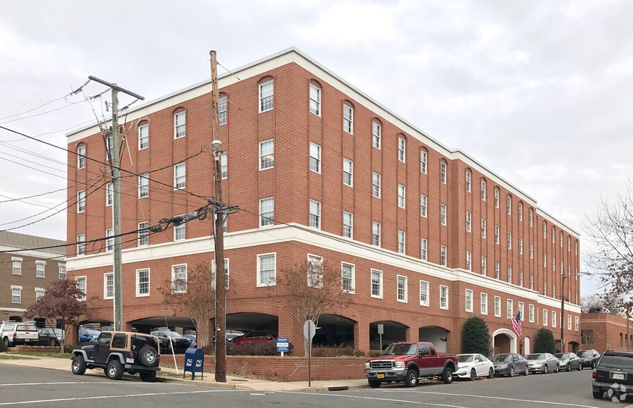 300 N Lee St, Alexandria, VA to rent - Building Photo - Image 2 of 4