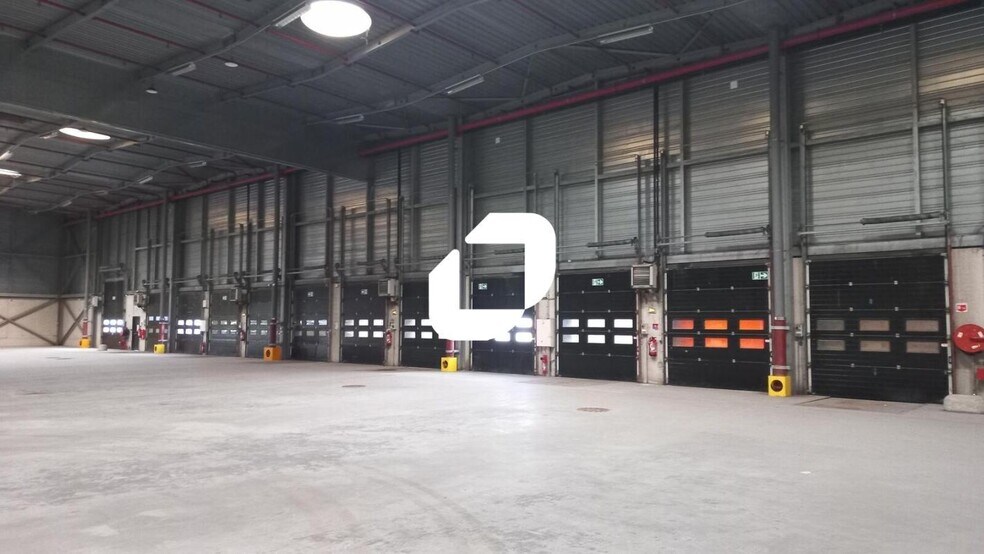Light Industrial in Gennevilliers to rent - Interior Photo - Image 3 of 7