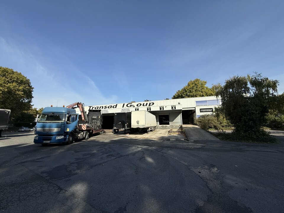 Office in Villeneuve-la-Garenne to rent Building Photo- Image 1 of 12