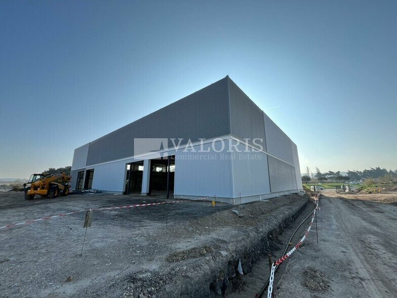 Light Industrial in Marignane for sale - Building Photo - Image 1 of 12