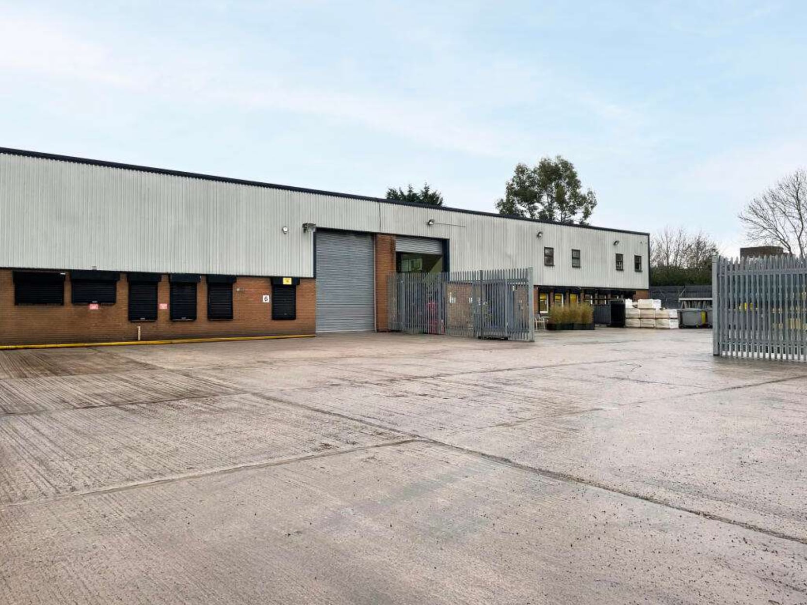 Floats Rd, Manchester to rent Building Photo- Image 1 of 1