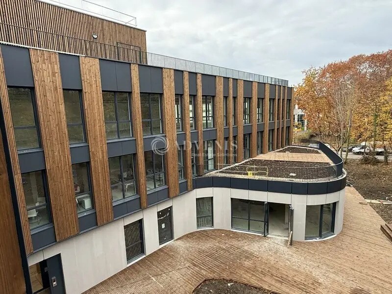 Office in Champs-sur-Marne to rent Building Photo- Image 1 of 13