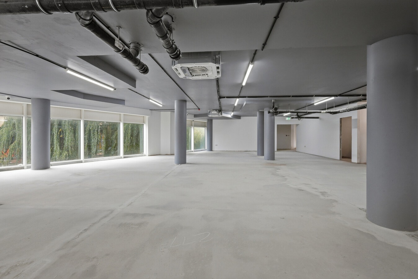 230 William Mundy Way, Dartford, KEN DA1 5WX - Unit GRND & MEZZ -  - Interior Photo - Image 1 of 8