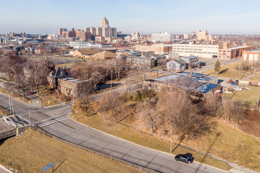 503 E Edsel Ford Rd, Detroit, MI for sale - Building Photo - Image 1 of 11