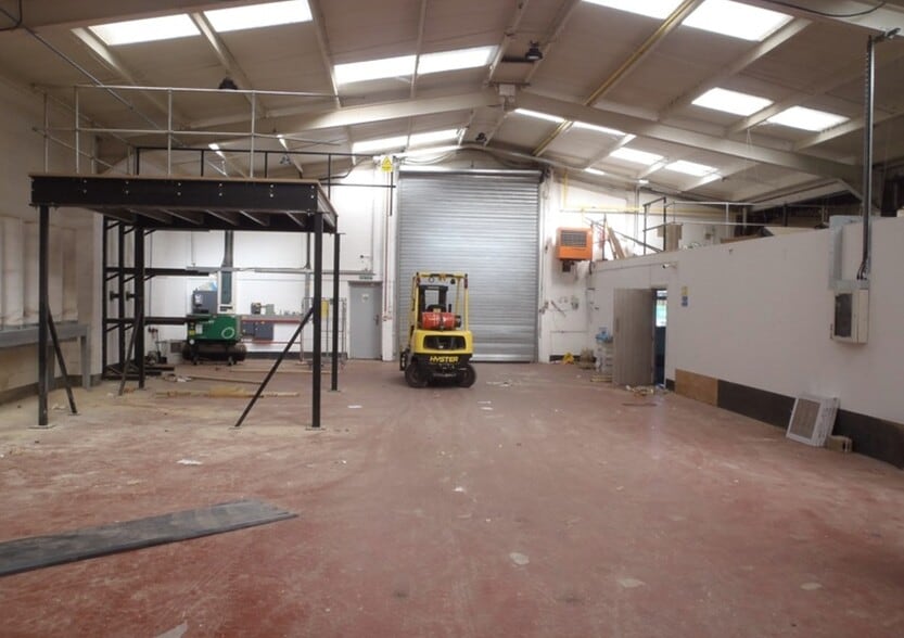 15 Low March, Daventry to rent - Interior Photo - Image 3 of 6