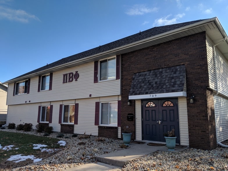 709 W College Ave, Normal, IL 61761 UK