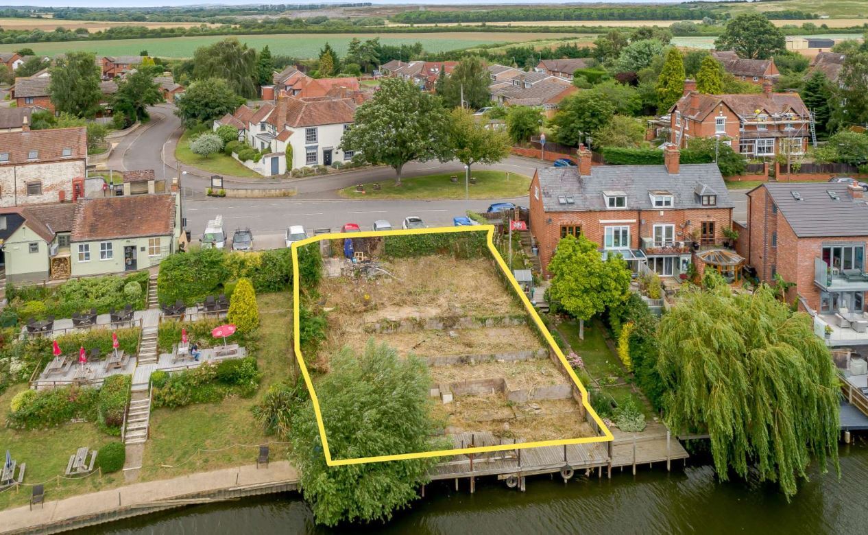 Main Rd, Wyre Piddle for sale Primary Photo- Image 1 of 1