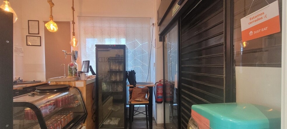 Retail in Madrid, Madrid to rent - Building Photo - Image 3 of 3