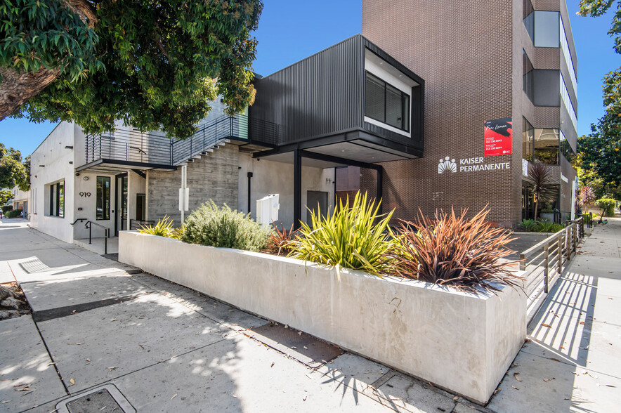 919-929 Broadway, Santa Monica, CA for rent - Building Photo - Image 3 of 12