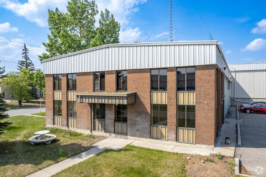 7730 46th Street SE portfolio of 2 properties for sale on LoopNet.co.uk - Primary Photo - Image 2 of 2