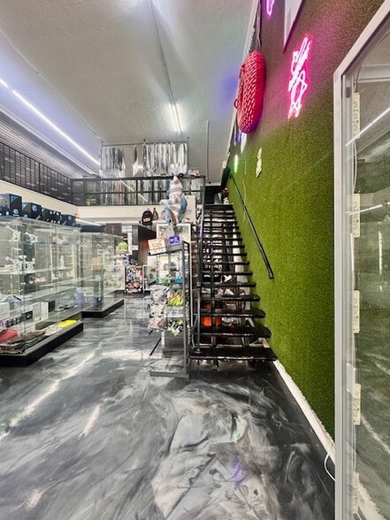 3555 E Coast Hwy, Corona Del Mar, CA to rent - Interior Photo - Image 3 of 5