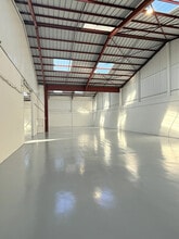 Industrial in Le Mesnil-Amelot to rent Interior Photo- Image 2 of 3