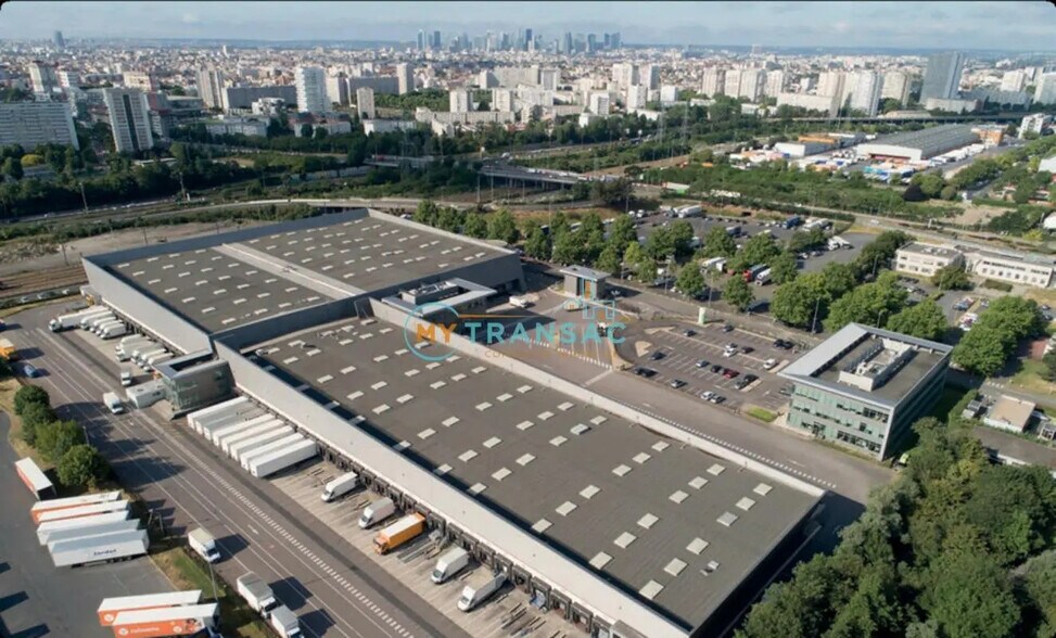 Industrial in Gennevilliers to rent - Aerial - Image 2 of 14