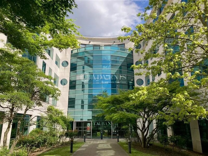 Office in Vélizy-Villacoublay to rent Building Photo- Image 1 of 6