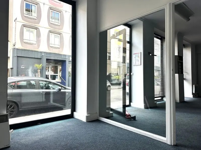 Office in Lyon to rent Interior Photo- Image 1 of 7