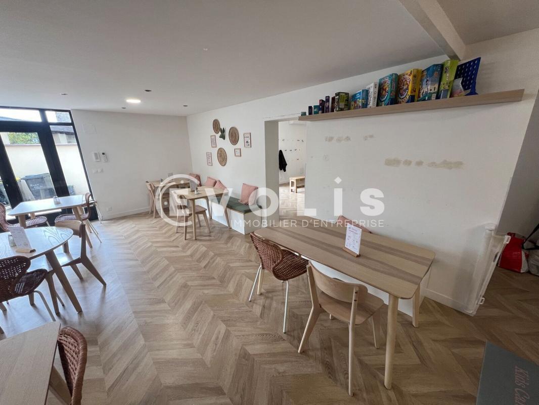 Retail in Servon to rent Interior Photo- Image 1 of 7